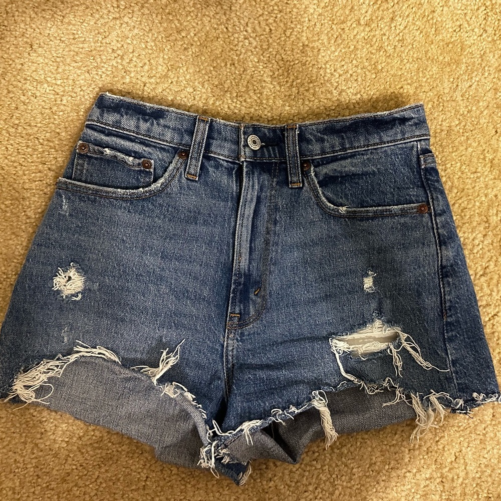 Abercrombie Curve Love High Rise Mom Short 25 Medium Destroy